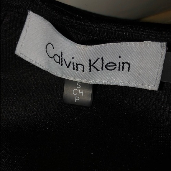 ♠️Calvin Klein Black Velvety Cold Shoulder Top - Picture 3 of 6